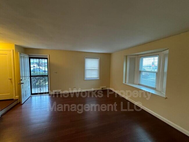Building Photo - 4014 Clarks Ln