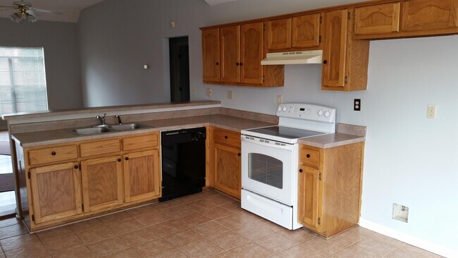 Building Photo - 5428 Gardendale St