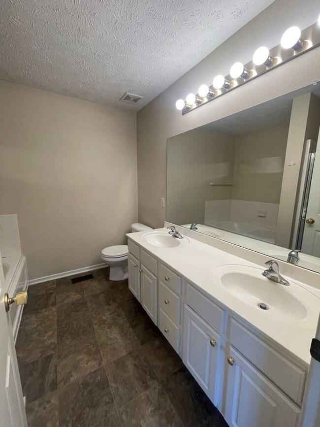 Building Photo - New Home For Rent Bellevue!