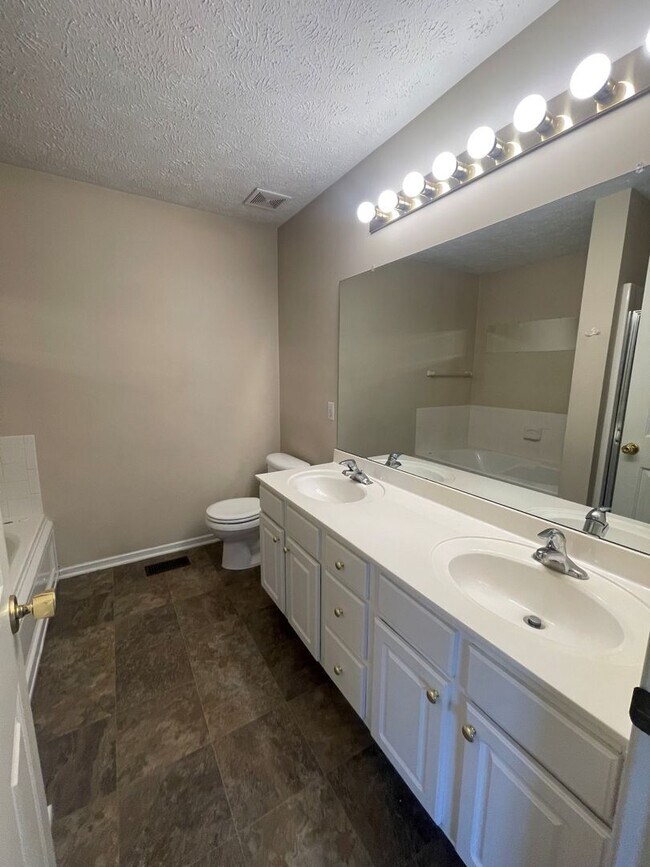 Foto del edificio - New Home For Rent Bellevue!