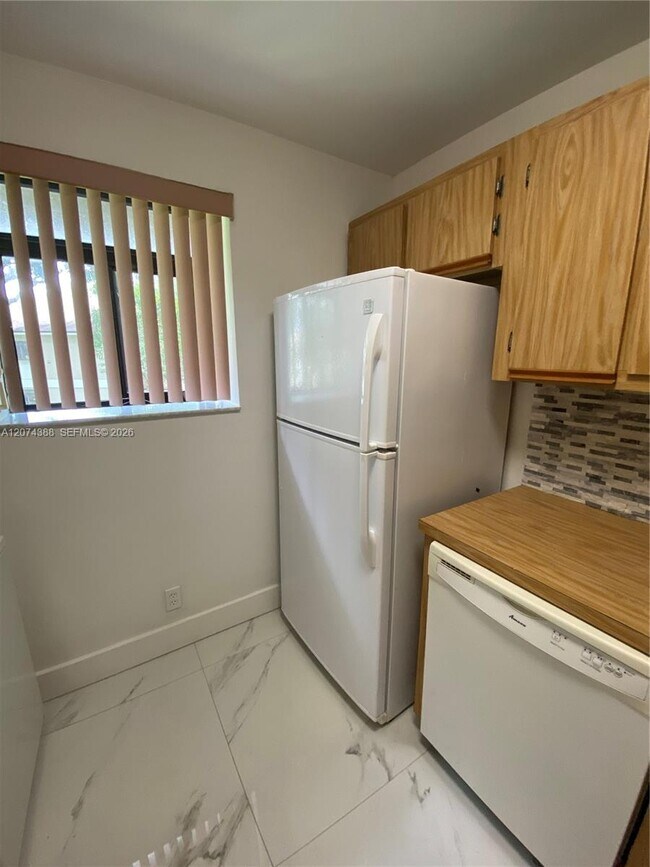 Foto del edificio - 3500 Gateway Dr