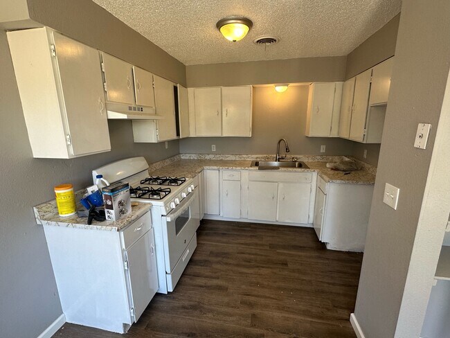 Foto del edificio - 1310 N Nance St