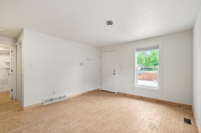 Foto del edificio - 514 E 1st St