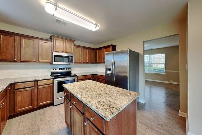 Building Photo - 935 Donington Cir SE