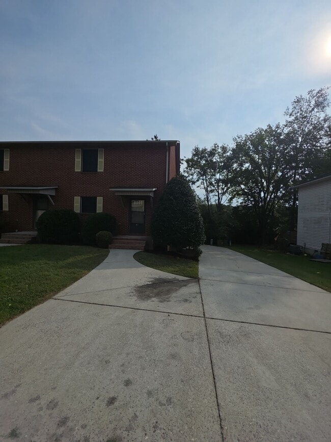 Building Photo - 83 Eastgate Cir