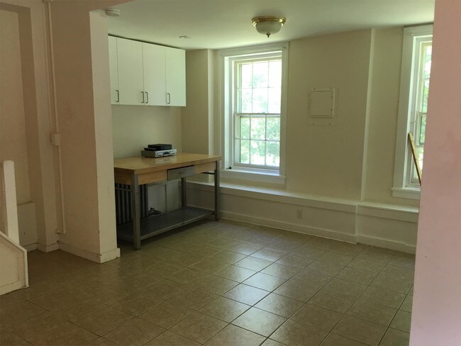 Building Photo - Schuyler House - 101
