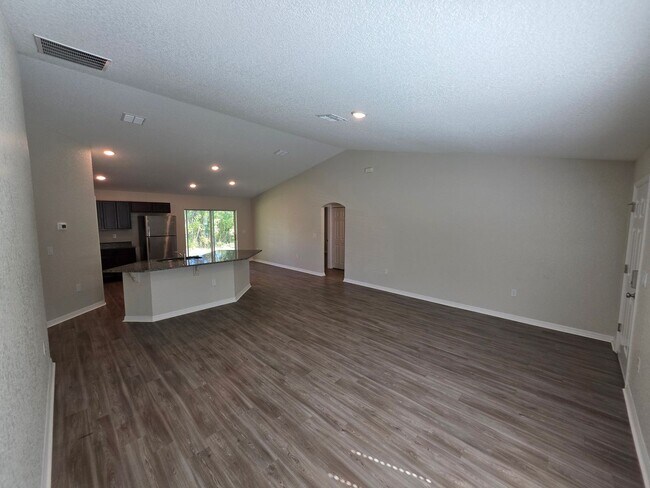 Building Photo - Charming 3 bed 2 bath in Inverness