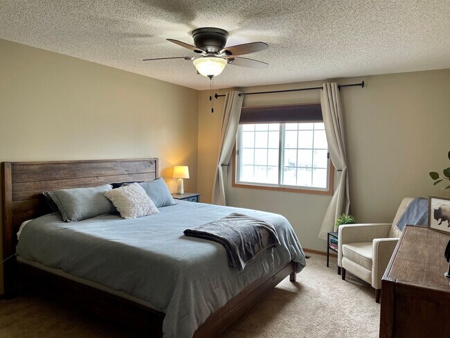 Building Photo - 2552 Bedford Ct