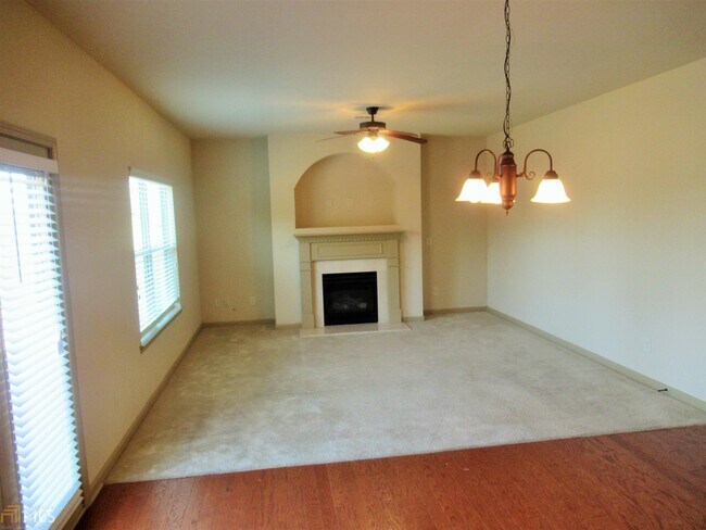 Building Photo - 570 Ballyshannon Dr