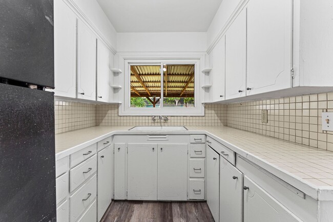 Building Photo - Clean, Spacious, and Rent Ready 2 bedroom ...