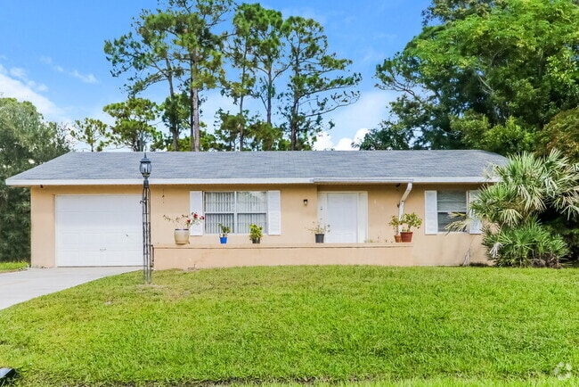 Building Photo - 613 SE Starfish Ave