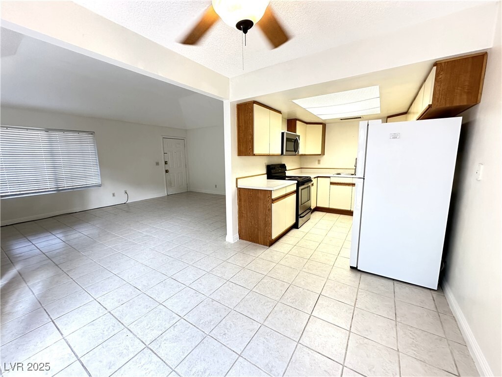 Primary Photo - 1822 Avacado Ct