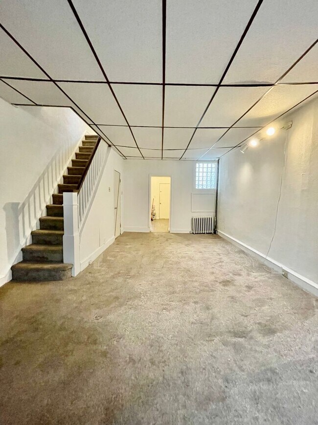 Foto del edificio - 2BR/1BA , Port Richmond, Available Now