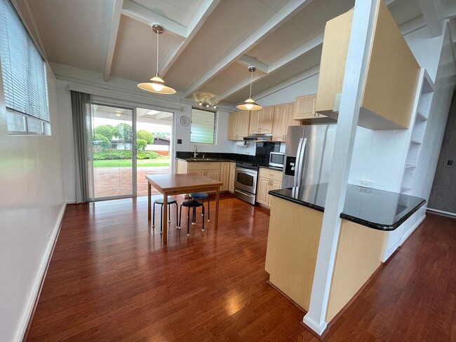 Building Photo - Beautiful Spacious 3 Bedroom Single Family...