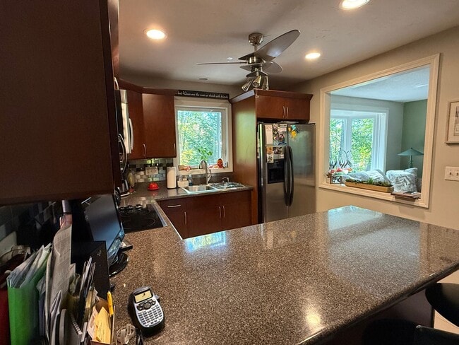 Building Photo - Charming 3-Bedroom Condo in Laconia, NH – ...