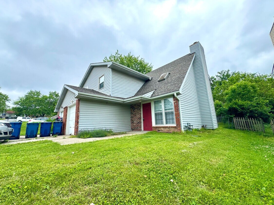 14001528 La Chateau Dr Unit 1412, Liberty, MO 64068 Room for Rent in