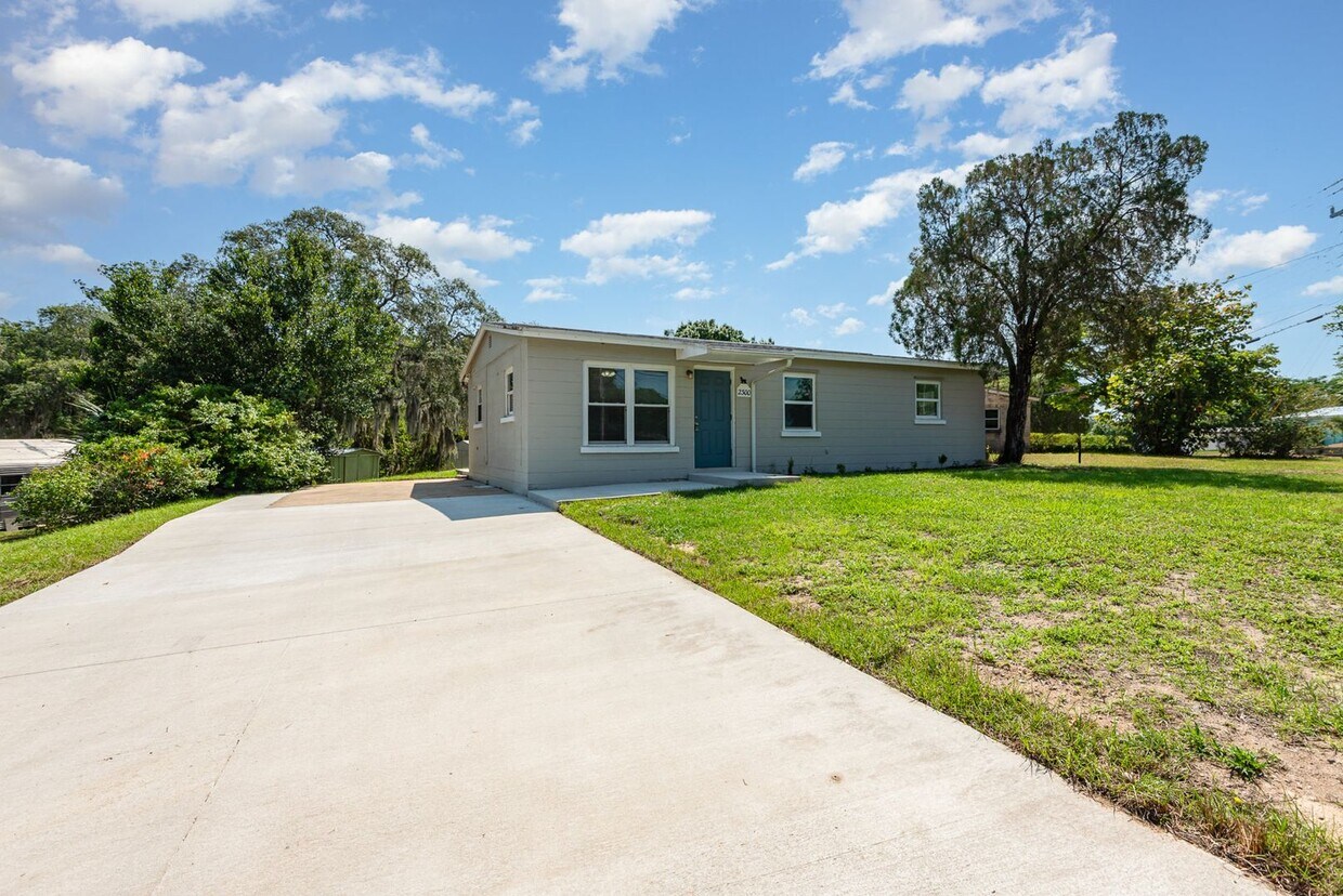 Primary Photo - 2300 CRUBO AVE