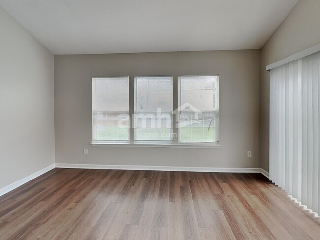 Building Photo - 2909 Seasons Dr