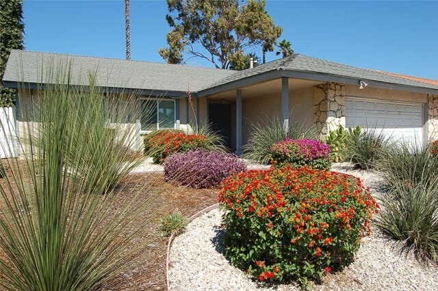 Primary Photo - 215 N Palo Cedro Dr