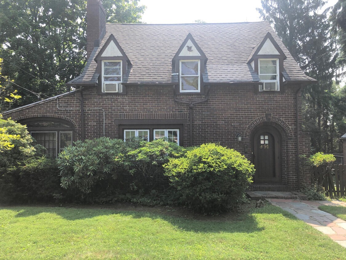 891 Prince St, Teaneck, NJ 07666 House for Rent in Teaneck, NJ