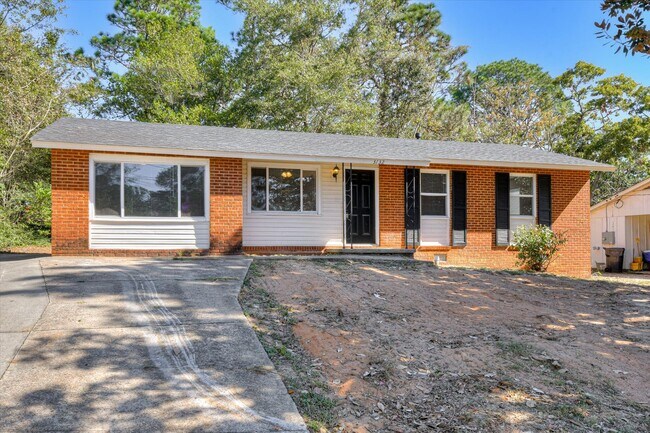 Foto del edificio - 3132 Collier Rd