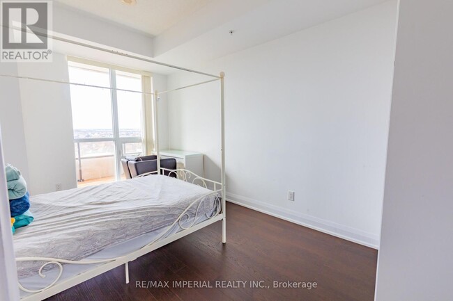 Photo du bâtiment - 9582-9582 Markham Rd