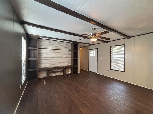 Foto del edificio - 106 E Semands St