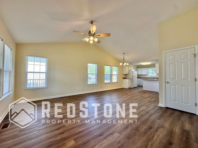 Foto del edificio - 812 Jennings Berry Dr