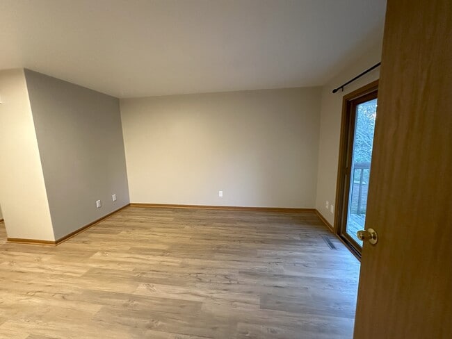 Building Photo - 2046 Cliff Alex Ct S