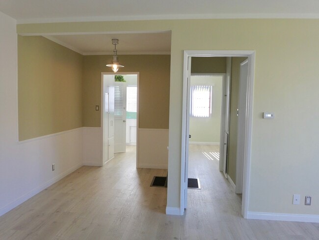 Dining area, center hall - 7050 Ramsgate Ave