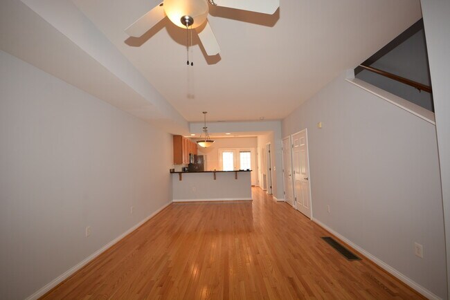 Building Photo - 2530 Hackberry St