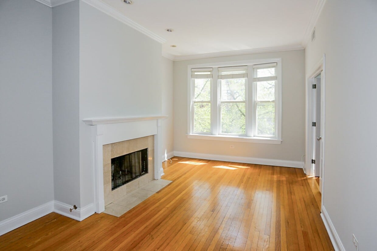 Primary Photo - 3852 N Southport Ave
