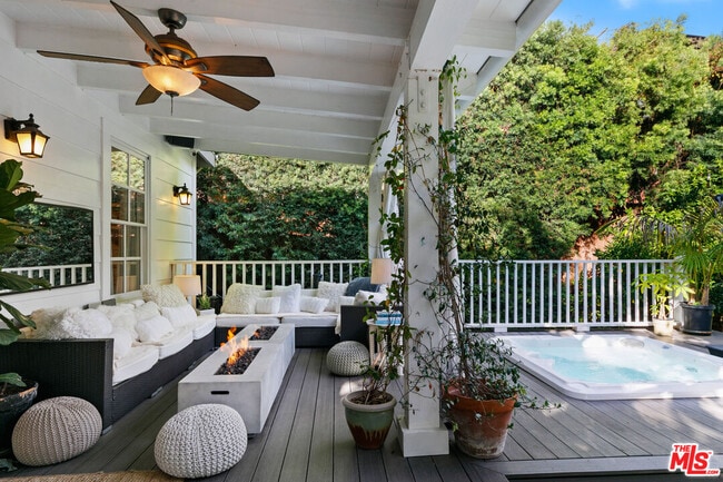 Foto del edificio - 1760 Nichols Canyon Rd