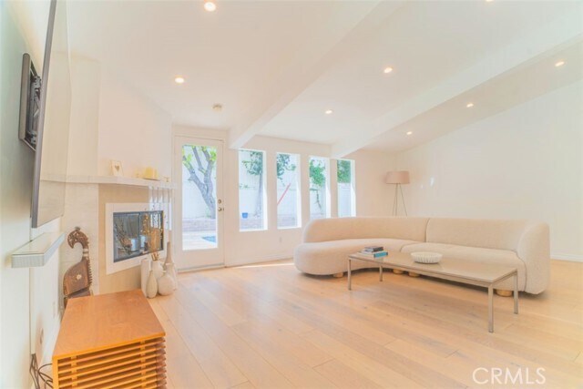 Building Photo - 5179 Canoga Ave
