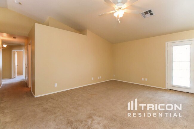 Foto del edificio - 9327 E El Paso St