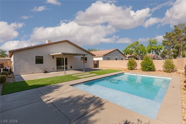 Foto del edificio - 4912 Peaceful Pond Ave