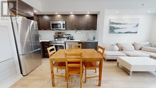 Photo du bâtiment - 2220 Lake Shore Blvd W