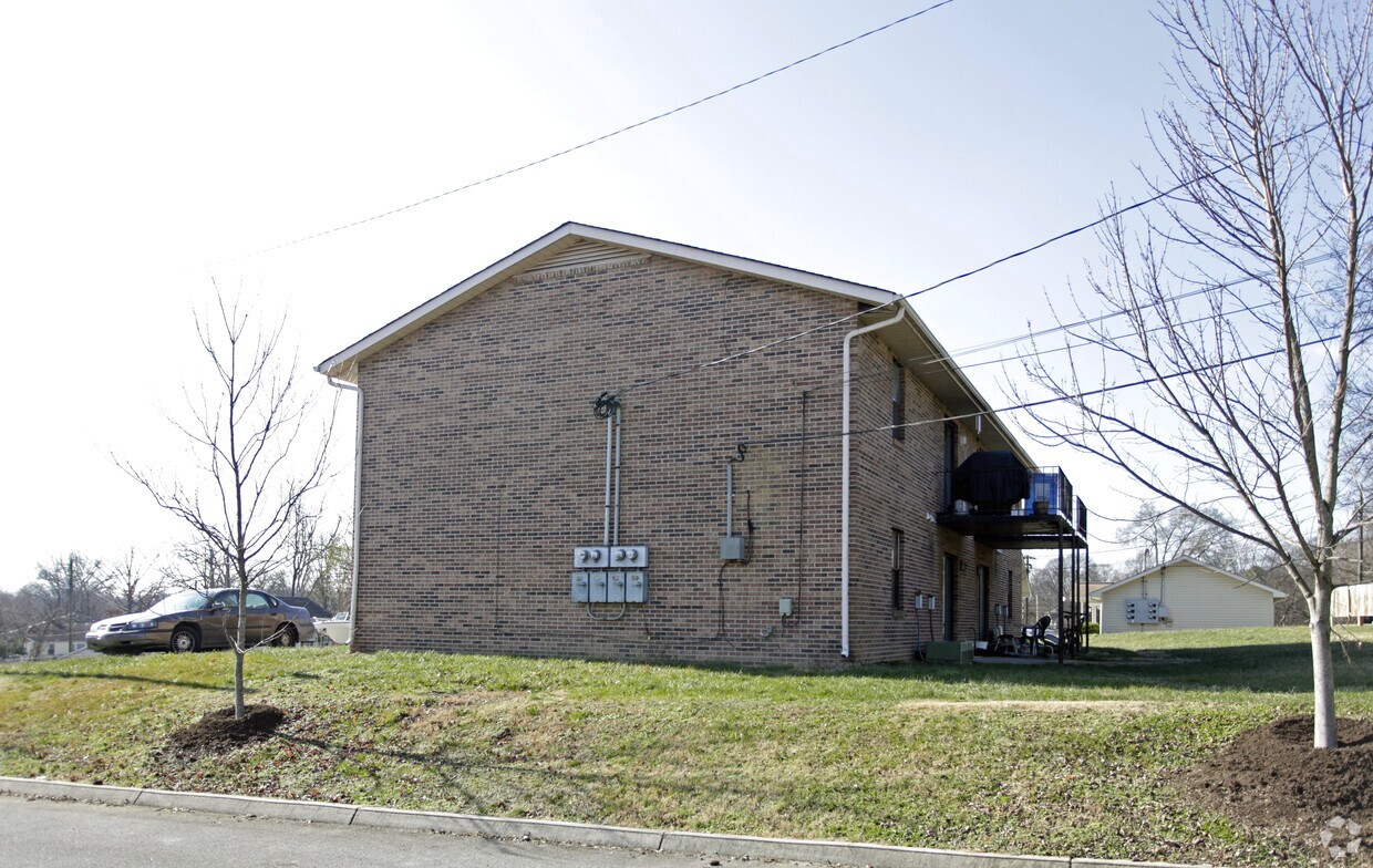 Building Photo - 719 Shamrock Ave