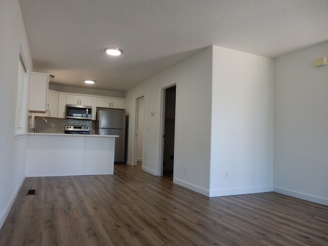 Foto del edificio - 1446-KE1446 Trent Ave N