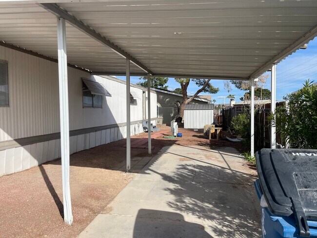 Covered parking - 2872 Green Tree Ave