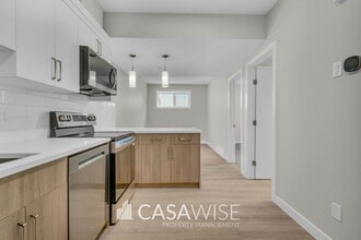 Building Photo - 1061 Berg Pl