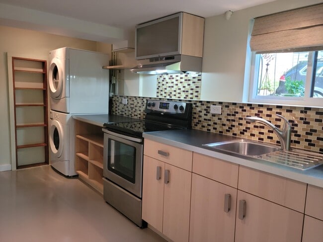 kitchen - 611 Lake Washington Blvd E
