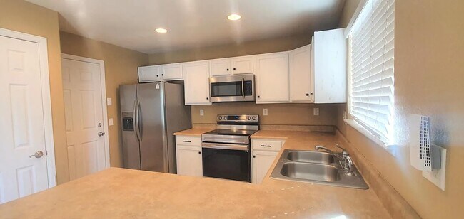 Foto del edificio - Beautiful 3 bedroom home for rent!