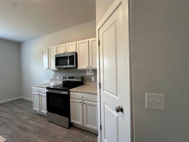 Building Photo - 18000 Lantana Loop
