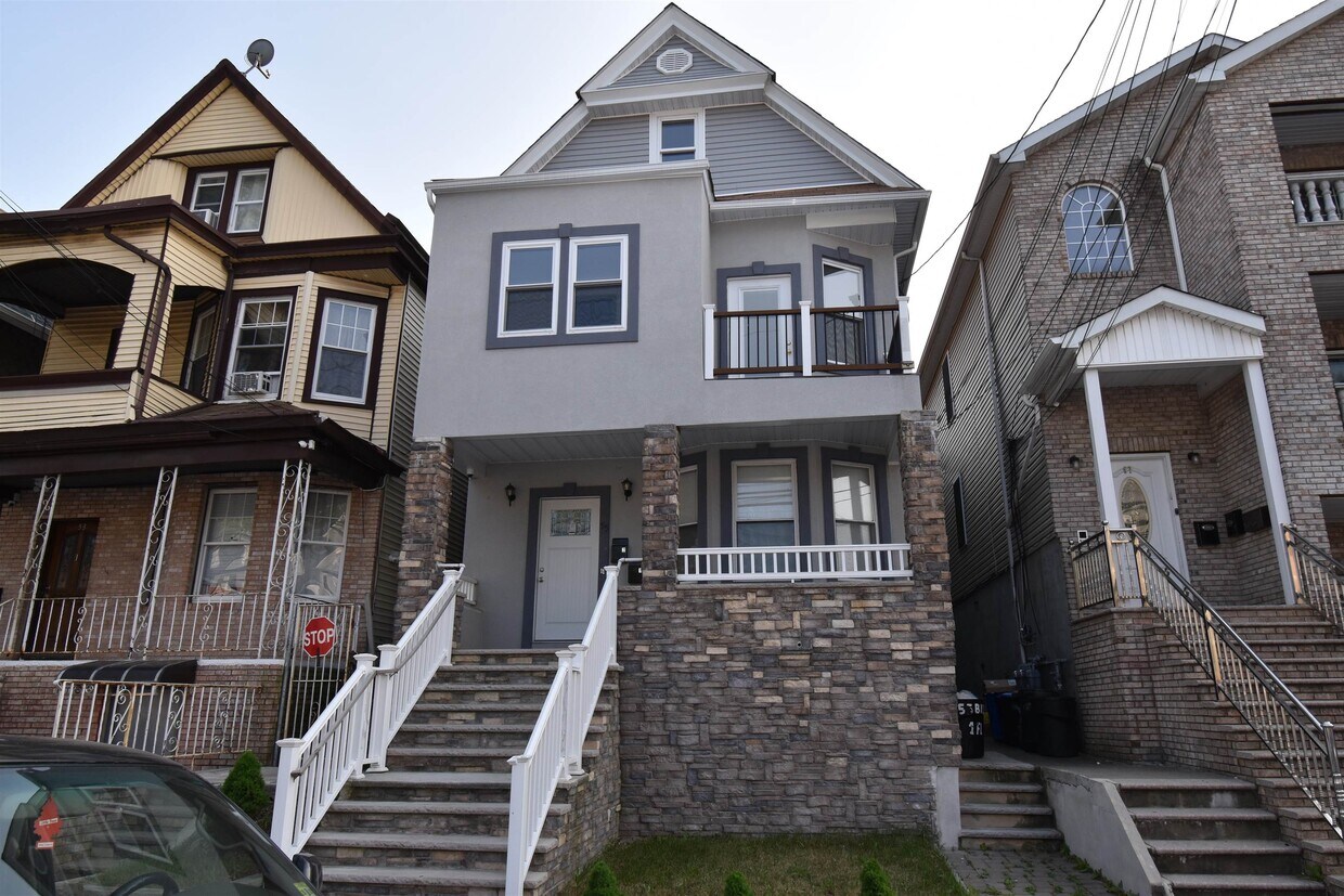 Foto principal - 55 Bidwell Ave