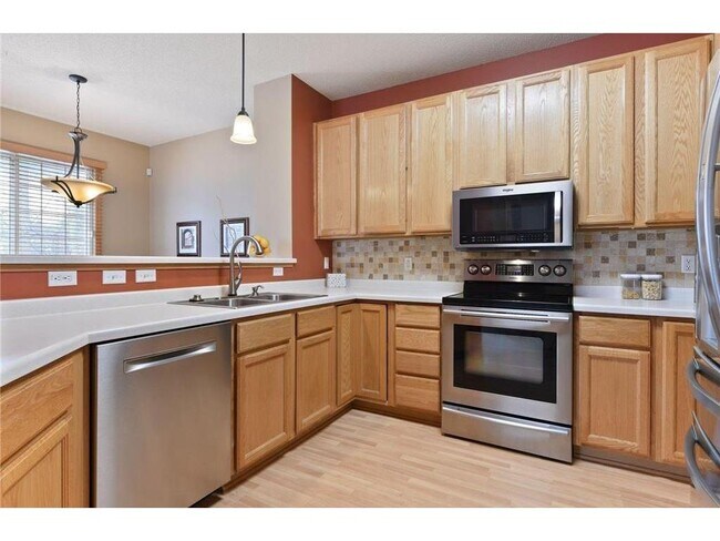 Foto del edificio - 8926 Olive Ln N