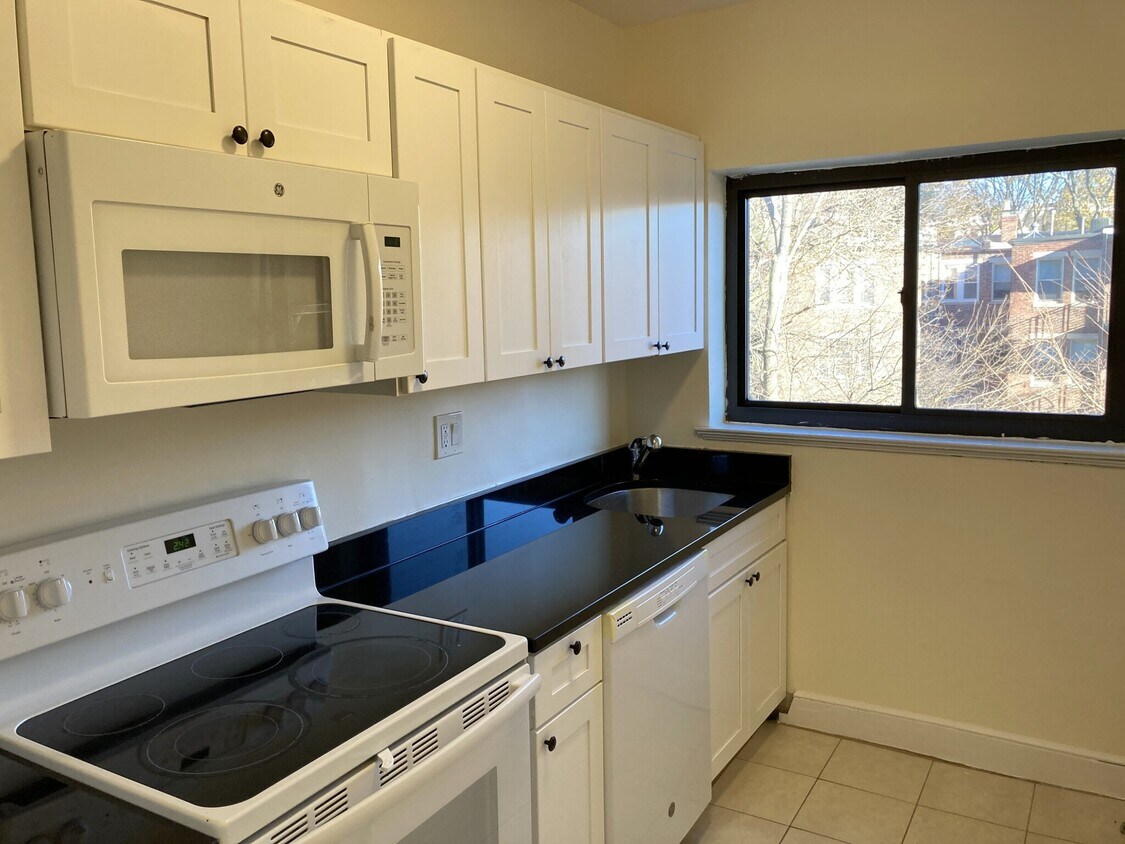 Foto principal - 114 Longwood Ave
