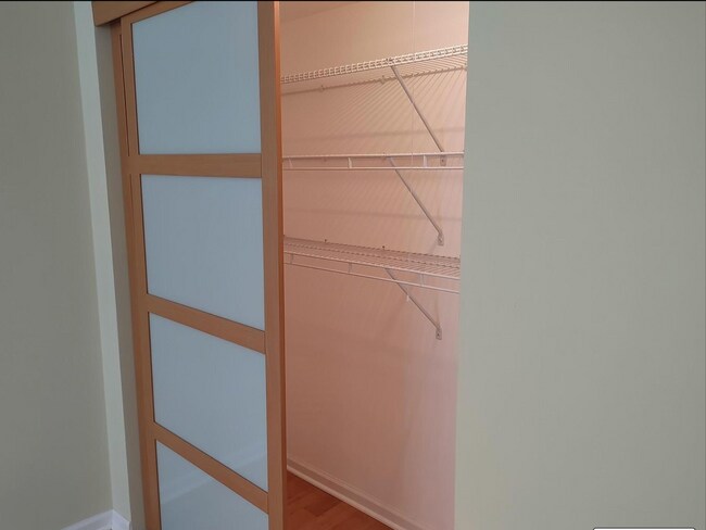 Building Photo - 6301 N Sheridan Rd