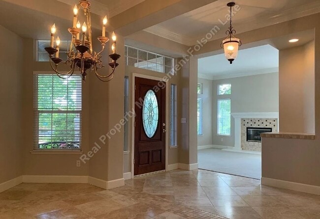 Building Photo - Coming Soon!!  Spacious Single Story in Se...