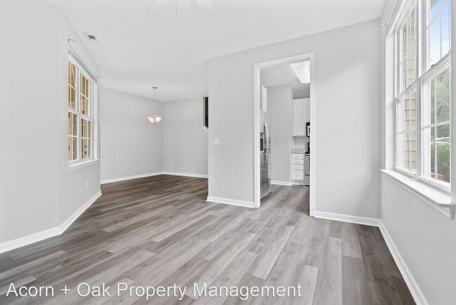 Building Photo - 4 br, 3 bath House - 710 Village Lake Dr